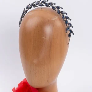 Couronne ancienne en métal argenté et strass bleus