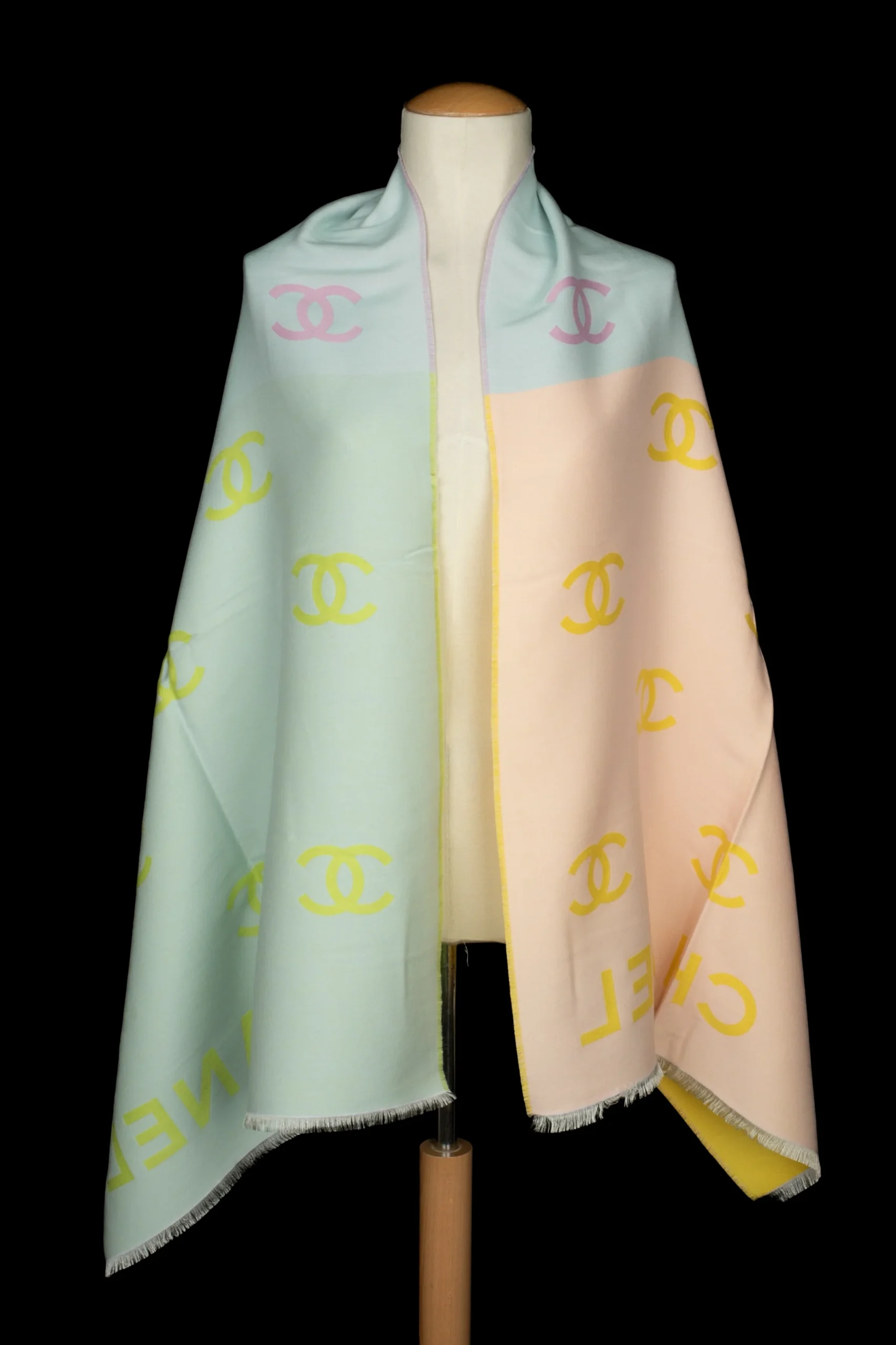 Écharpe tricolore Chanel – Image 3