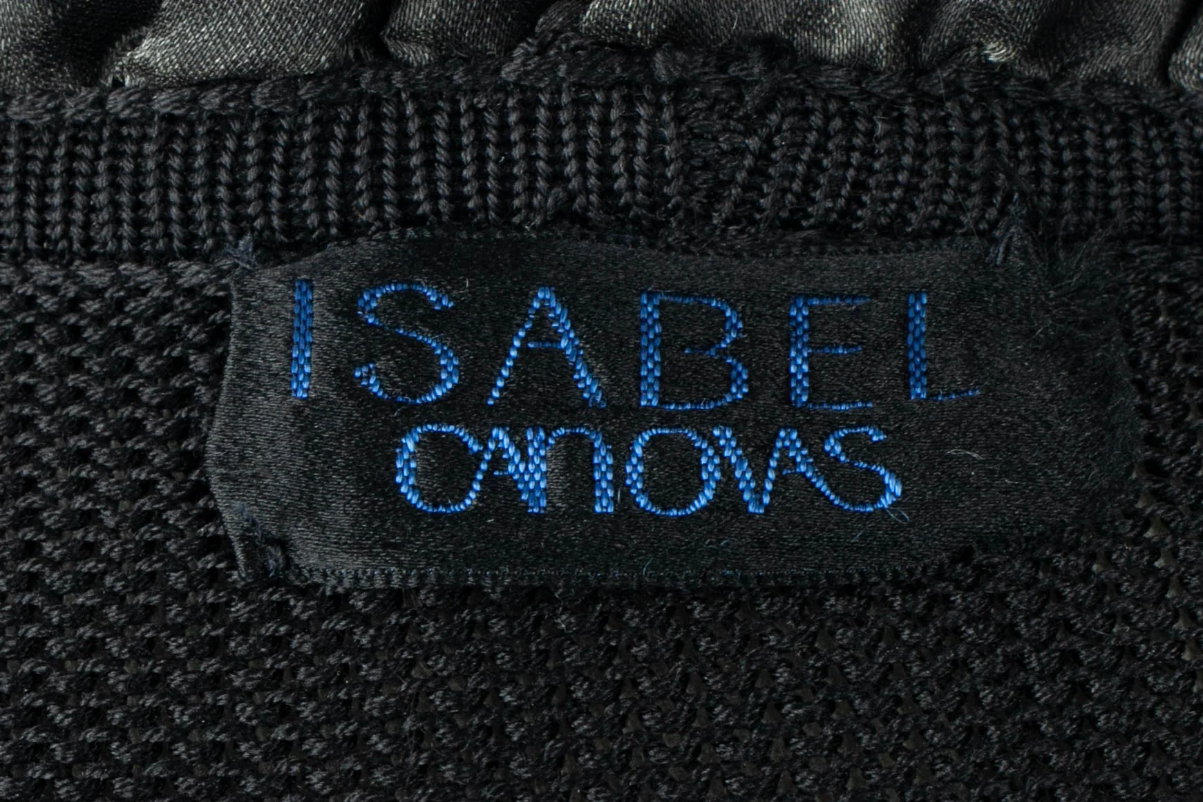 Cape en soie noire Isabel Canovas – Image 8