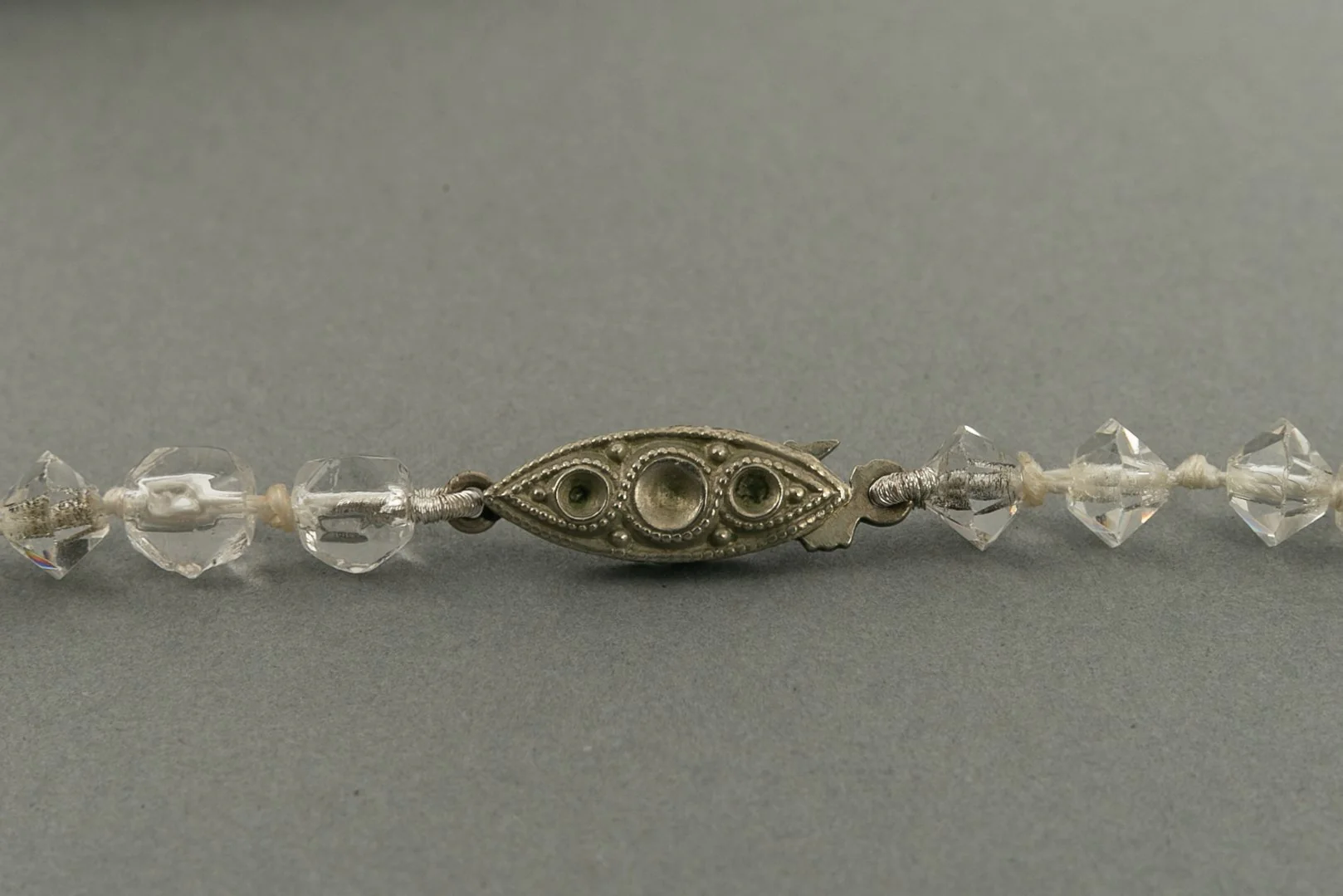 Collier de boules strassées ancien – Image 9
