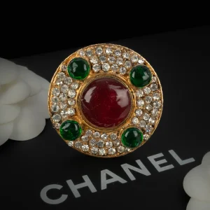 Broche en pâte Chanel