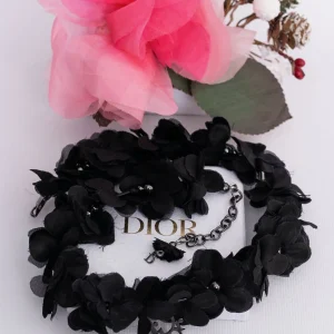 Collier de fleurs noires Dior