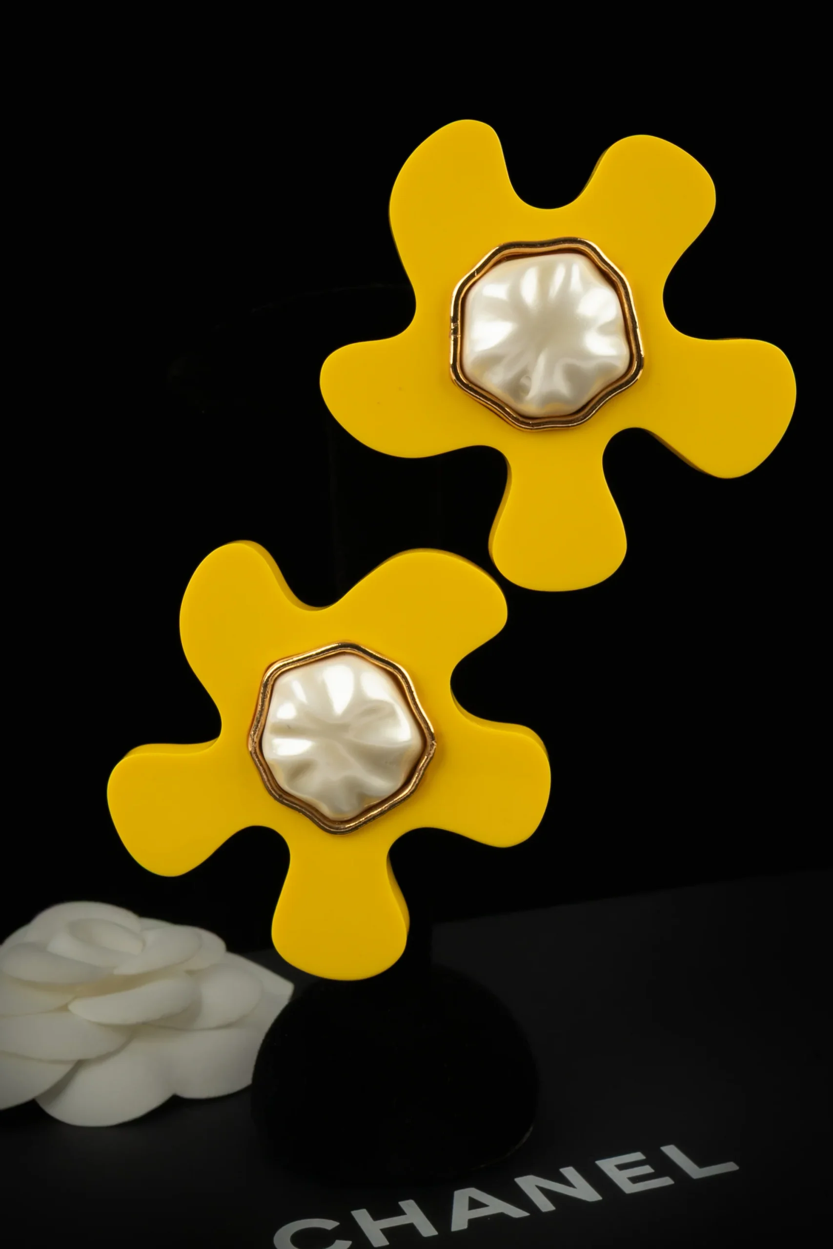 Boucles d'oreilles "Fleur" Chanel Eté 1991 – Image 2