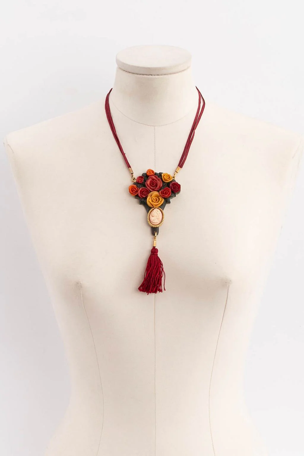 Collier roses Chantal Thomass Défilé – Image 4