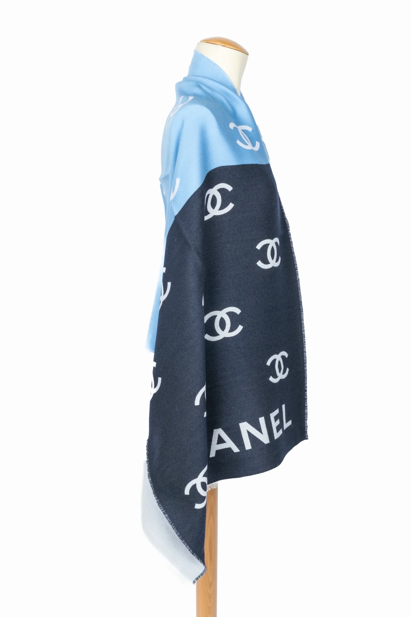 Écharpe tricolore Chanel – Image 6