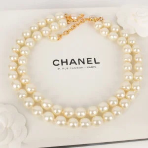 Collier de perles Chanel