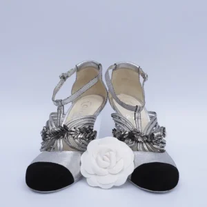 Chaussures en cuir argenté Chanel