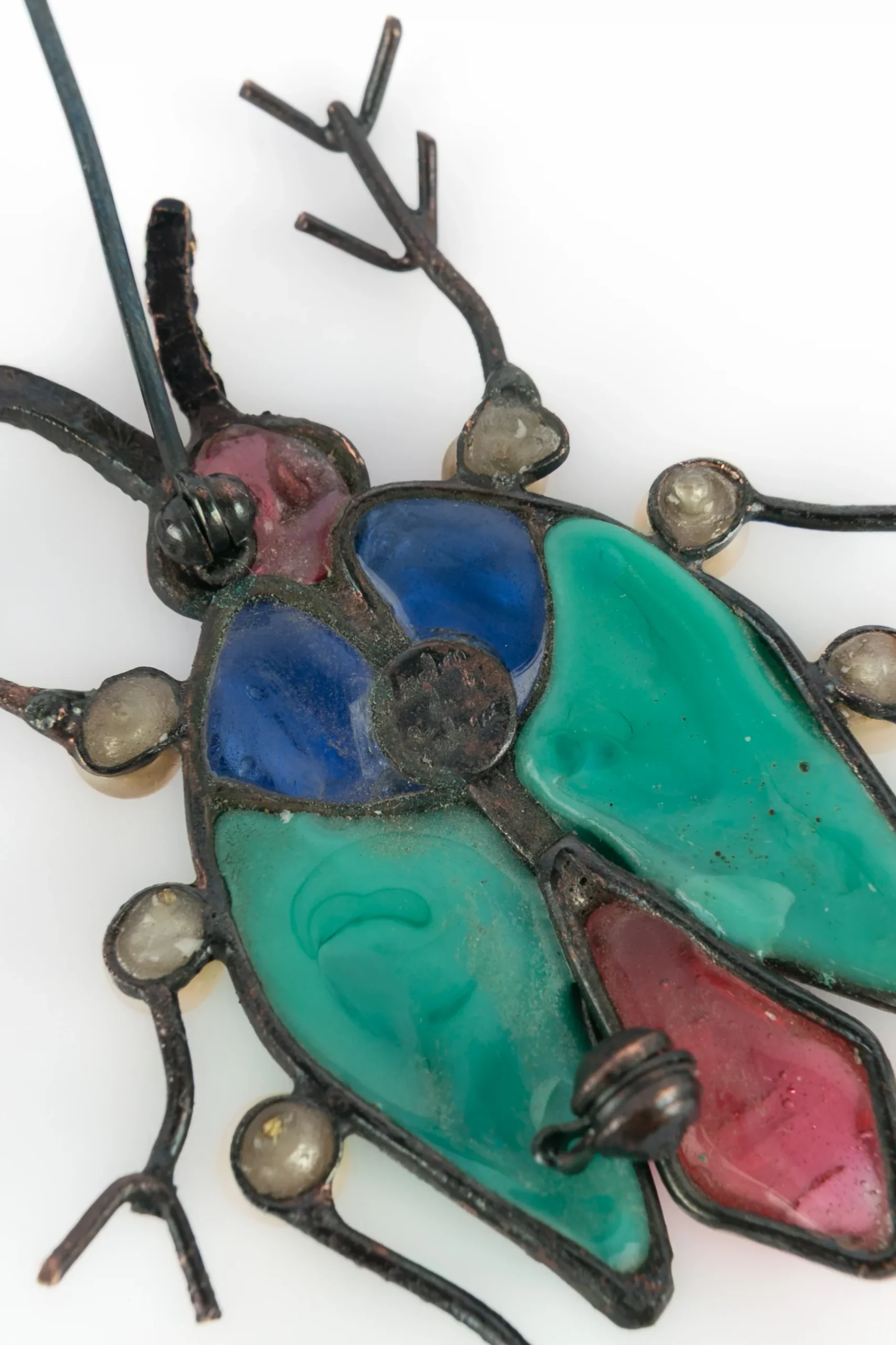 Broche insecte en pâte de verre Loulou de la Falaise – Image 8