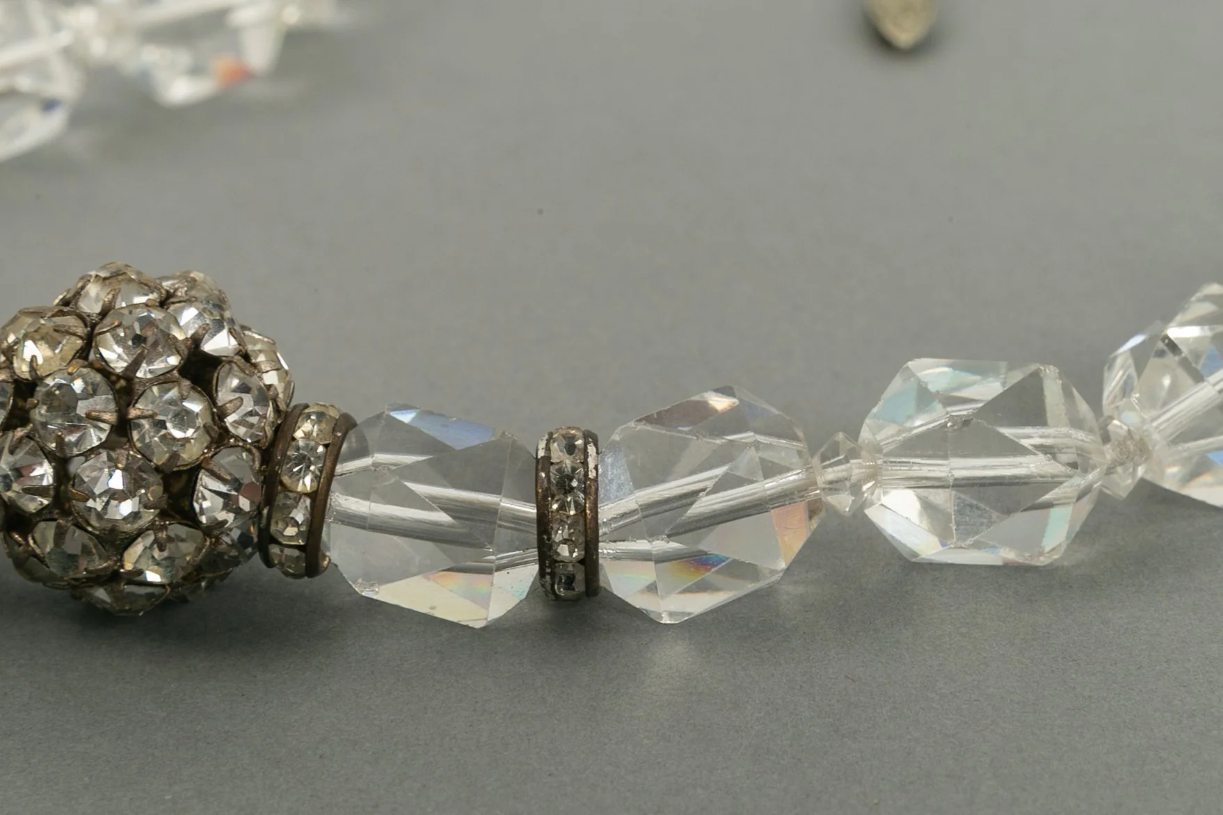 Collier de boules strassées ancien – Image 7