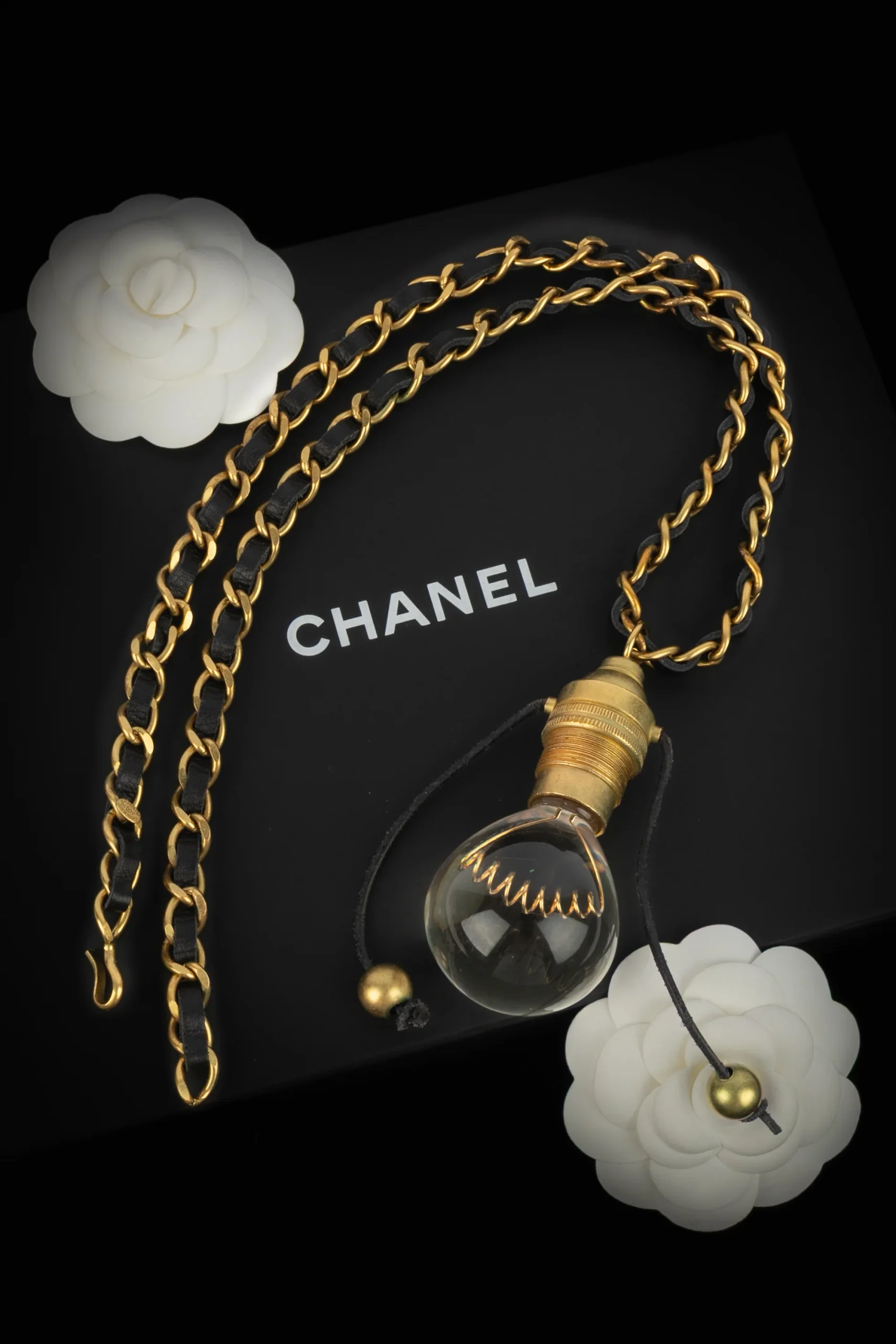 Collier "Ampoule" Chanel Eté 1994 – Image 2