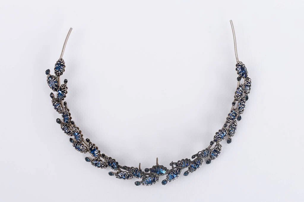 Couronne ancienne en métal argenté et strass bleus – Image 3