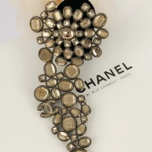 Broche Chanel Resort 2010