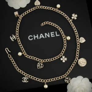 Collier charms Chanel