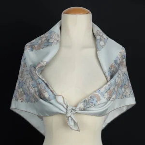Foulard en soie bleu Chanel