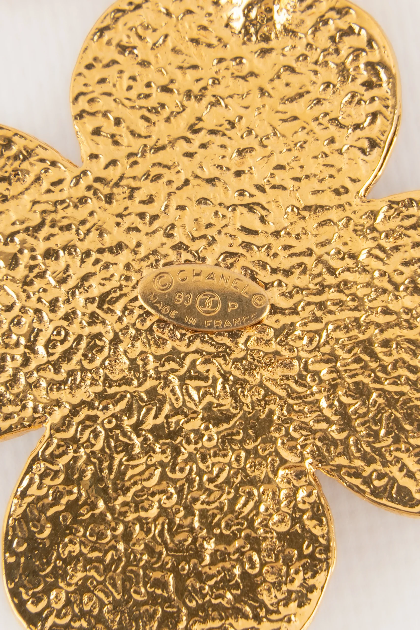 Collier croix Chanel Printemps 1993 – Image 9