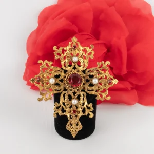 Broche en métal doré et strass