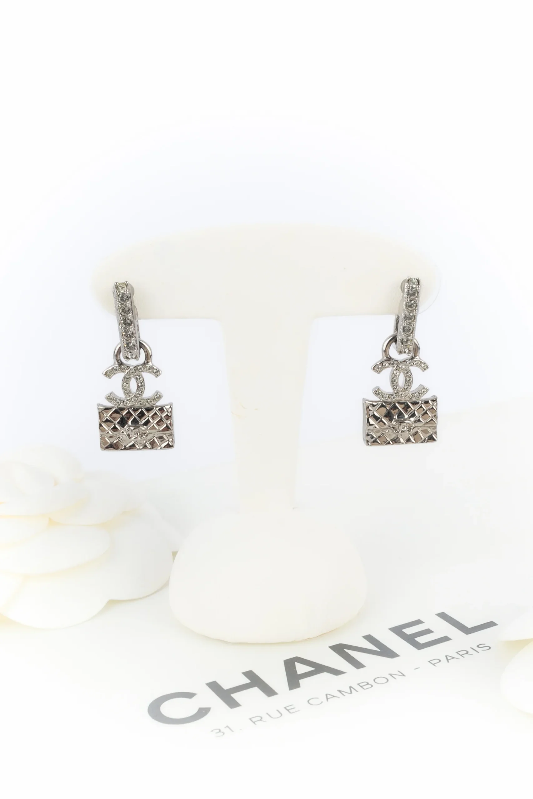 Boucles d'oreilles "flacon de parfum" Chanel 2023 – Image 2