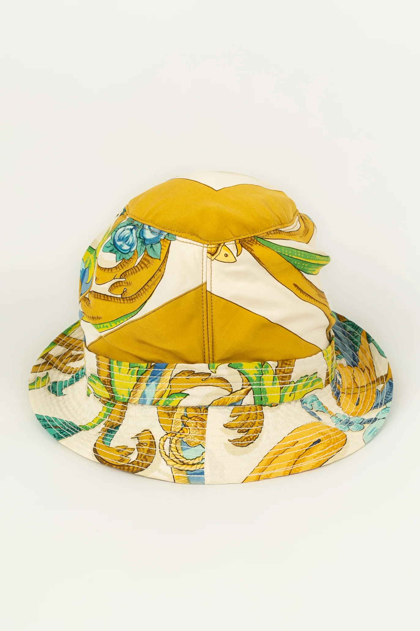 Chapeau en soie Hermès – Image 4