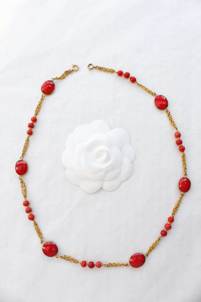 Collier en pâte de verre Chanel (Attribué à) – Image 5