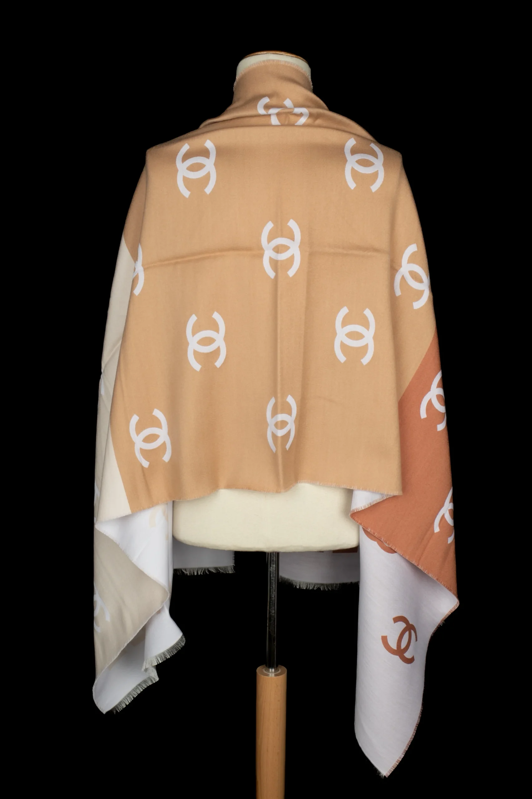 Écharpe tricolore Chanel – Image 6