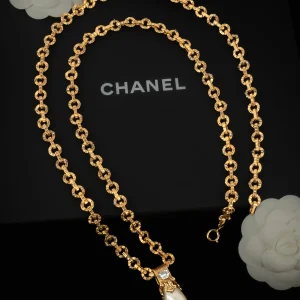 Collier pendentif Chanel 1960's