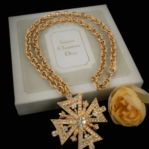Collier "croix de malte" Christian Dior