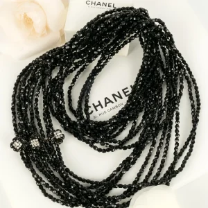 Collier camélias Chanel