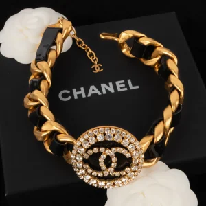 Collier court Chanel 1995