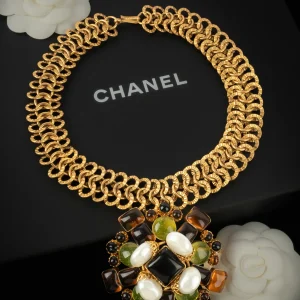 Collier pendentif Chanel 1990's