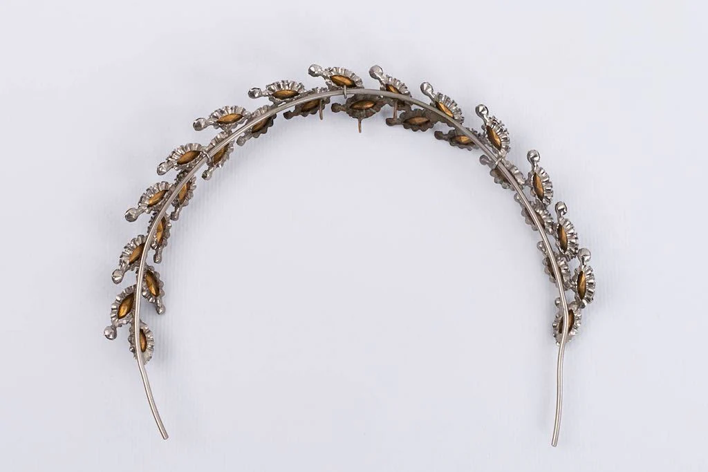Couronne ancienne en métal argenté et strass bleus – Image 7