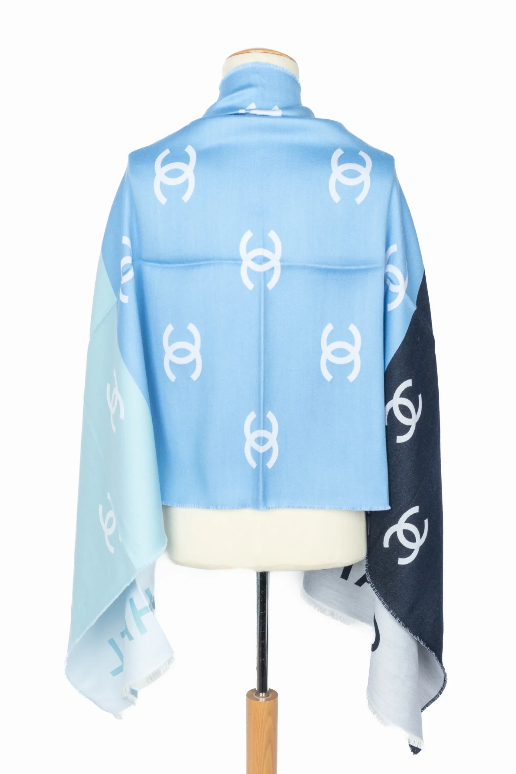 Écharpe tricolore Chanel – Image 4