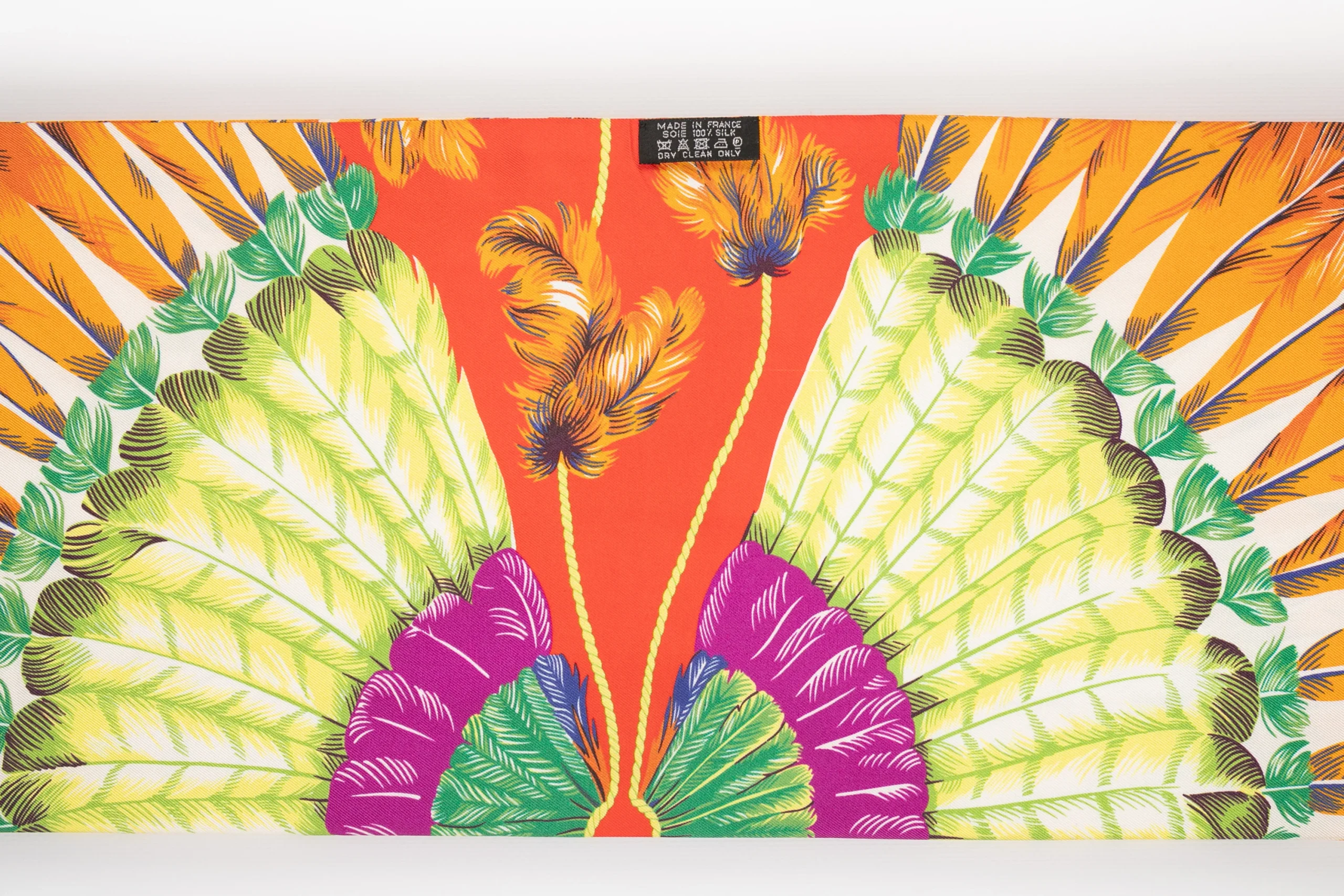 Echarpe en soie Hermès – Image 9