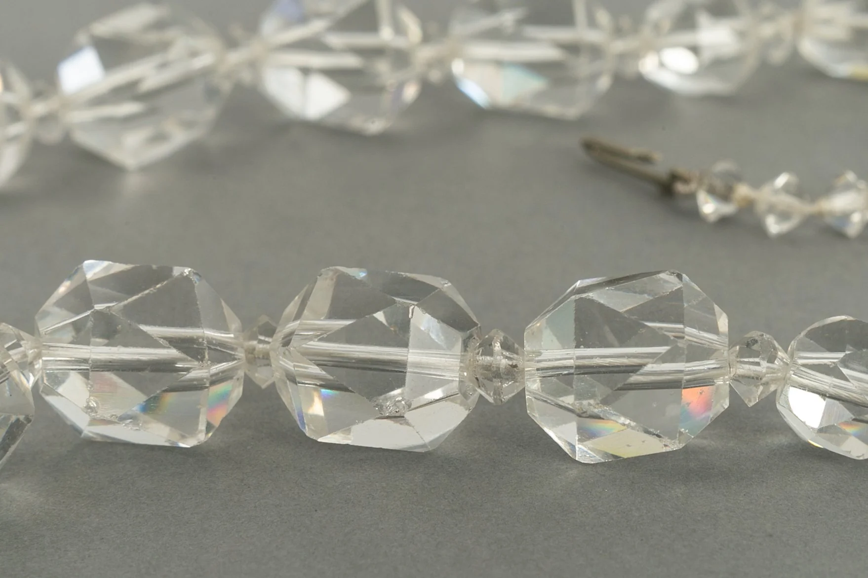 Collier de boules strassées ancien – Image 8