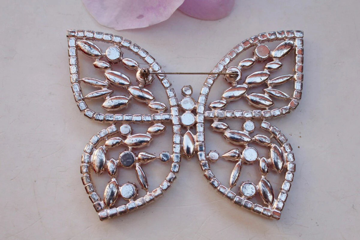 Broche papillon à strass roses et blancs – Image 4