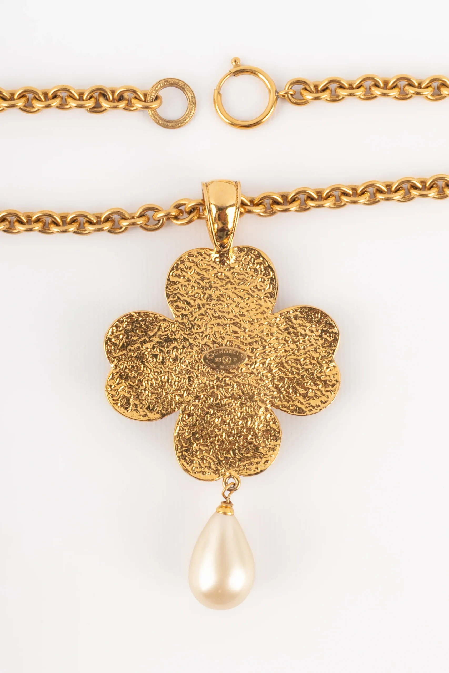 Collier croix Chanel Printemps 1993 – Image 8