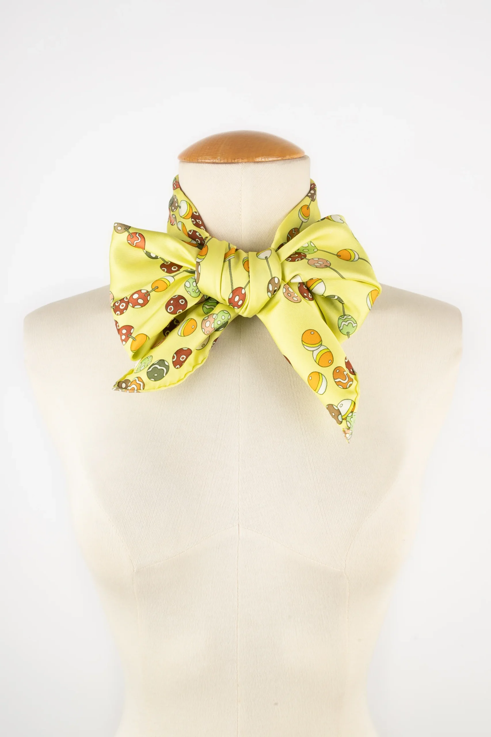 Foulard / carré "Dancing Pearls" Hermès – Image 4