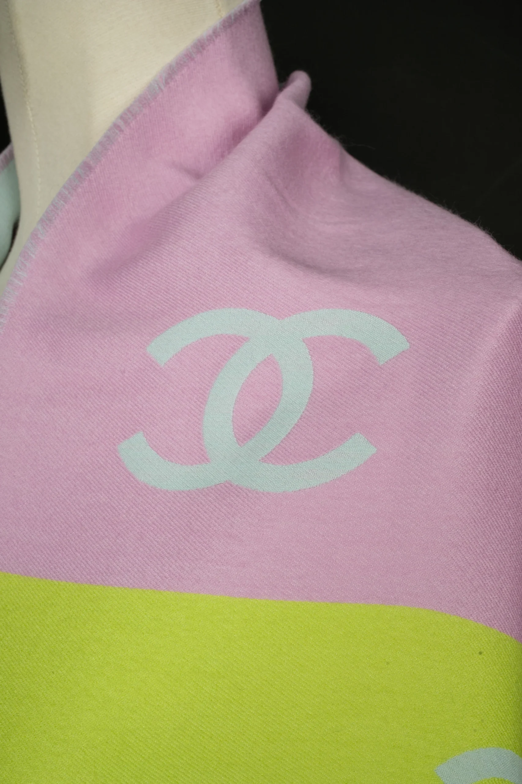 Écharpe tricolore Chanel – Image 8