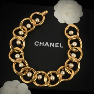 Collier court Chanel Printemps 1986