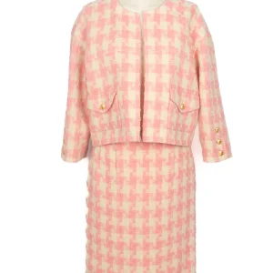 Tailleur rose Chanel 1990's