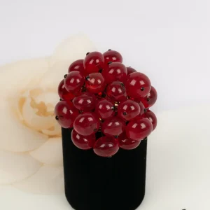 Broche en pâte de verre Chanel