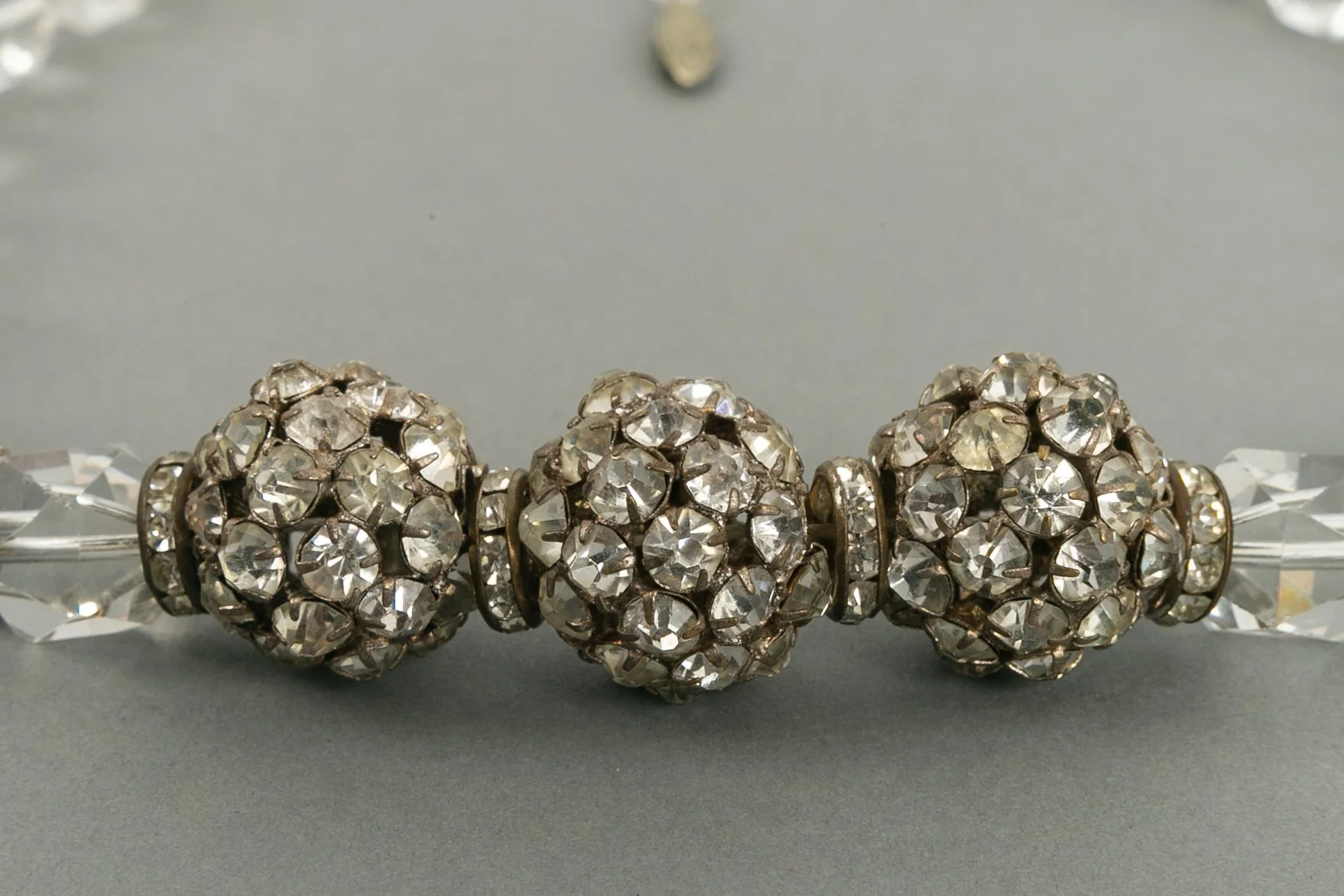 Collier de boules strassées ancien – Image 6