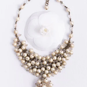 Collier de perles nacrées Chanel (Non signé)