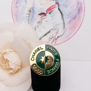 Broche émaillée Chanel