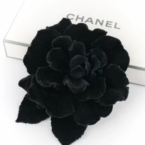 Broche camélia Chanel