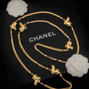 Collier "Capricorne" Chanel