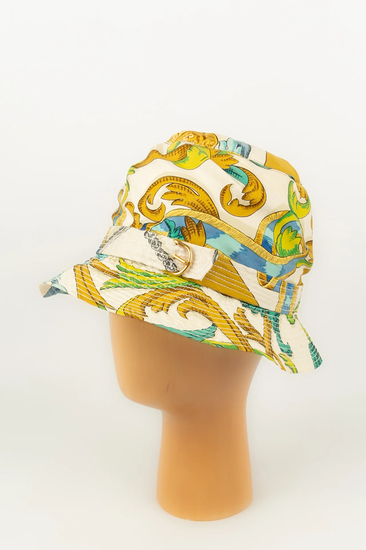 Chapeau en soie Hermès – Image 2