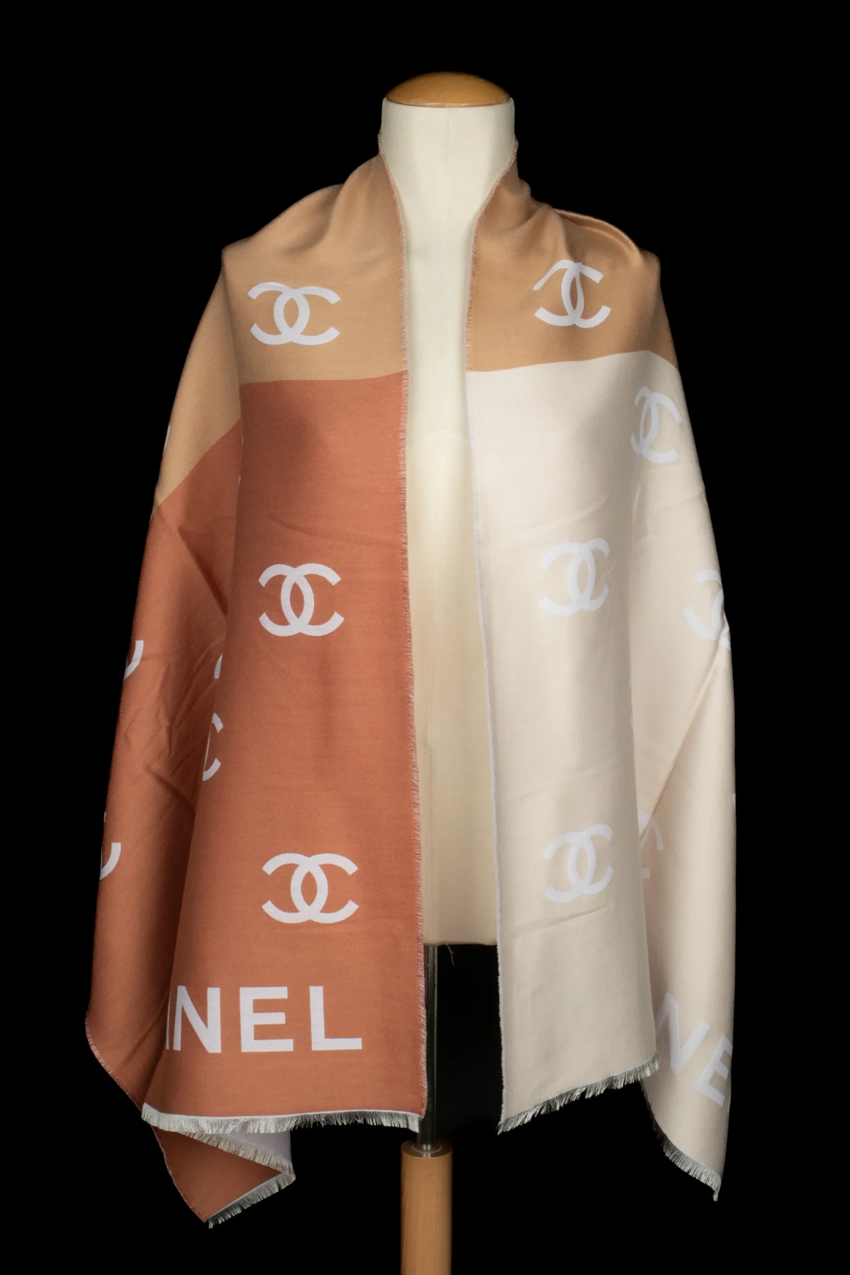 Écharpe tricolore Chanel – Image 2