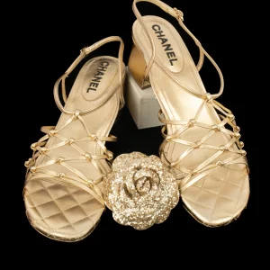 Sandales dorées Chanel