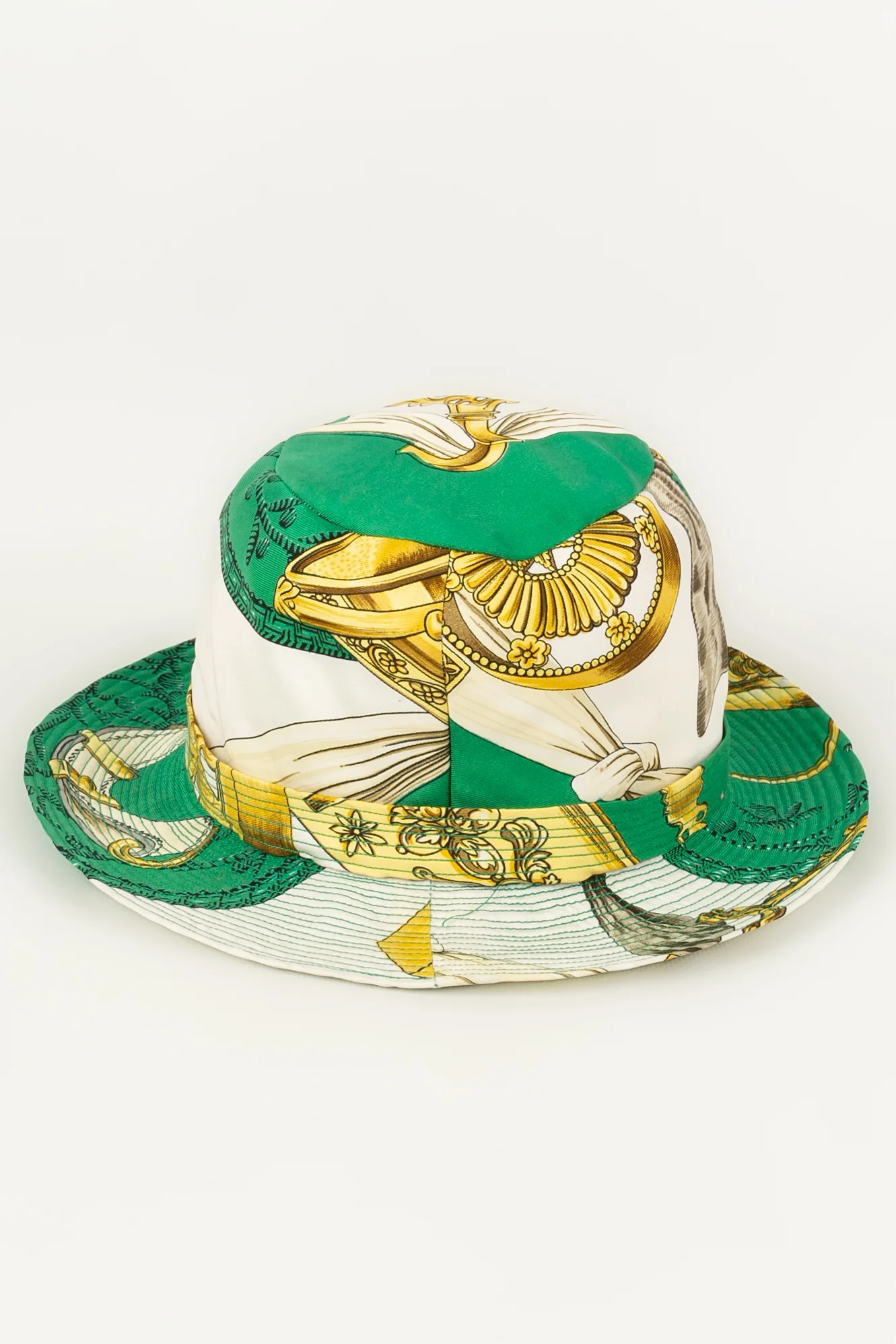 Chapeau en soie Hermès – Image 4