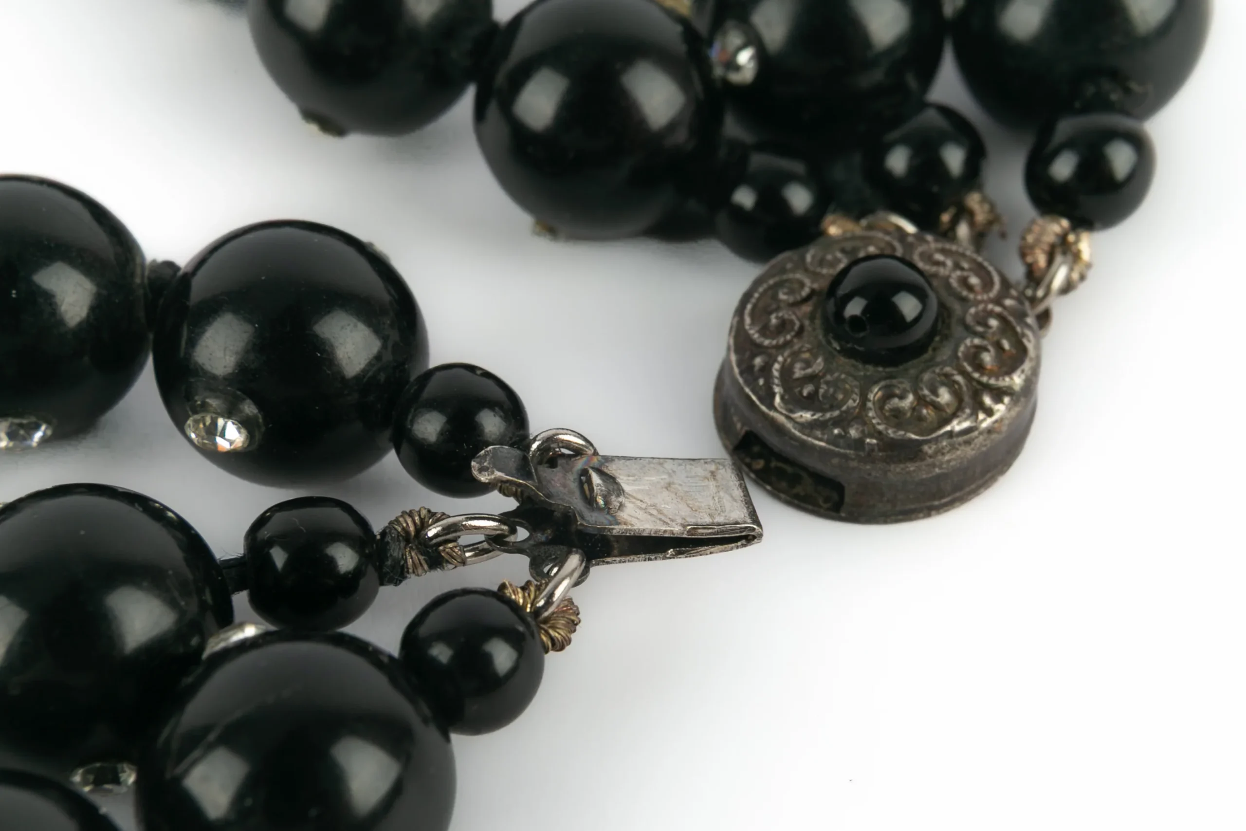 Collier de perles bakelite noire – Image 9